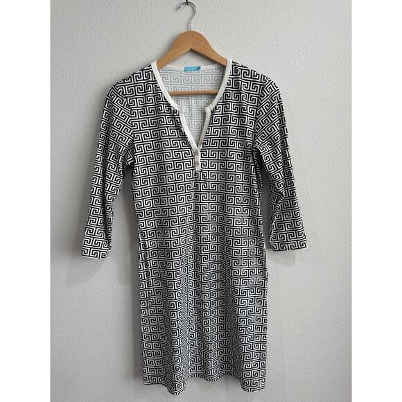 J. McLaughlin Dresses & Skirts - J McLaughlin black/white print midi dress